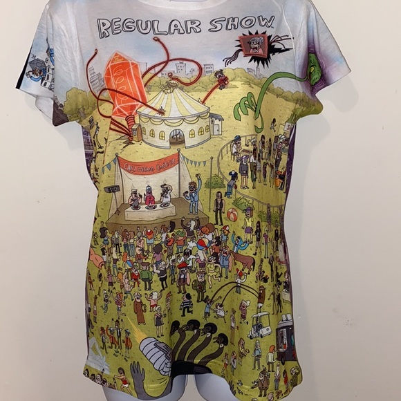 Junior’s Cartoon Network Regular Show Group Shot Day/Night Graphic Tee - Picture 5 of 12